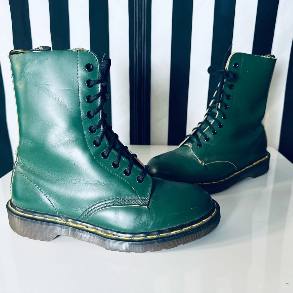 Dr Martens RARE Vintage green 10-eye 1490 Boots - England - Bouncing Soles